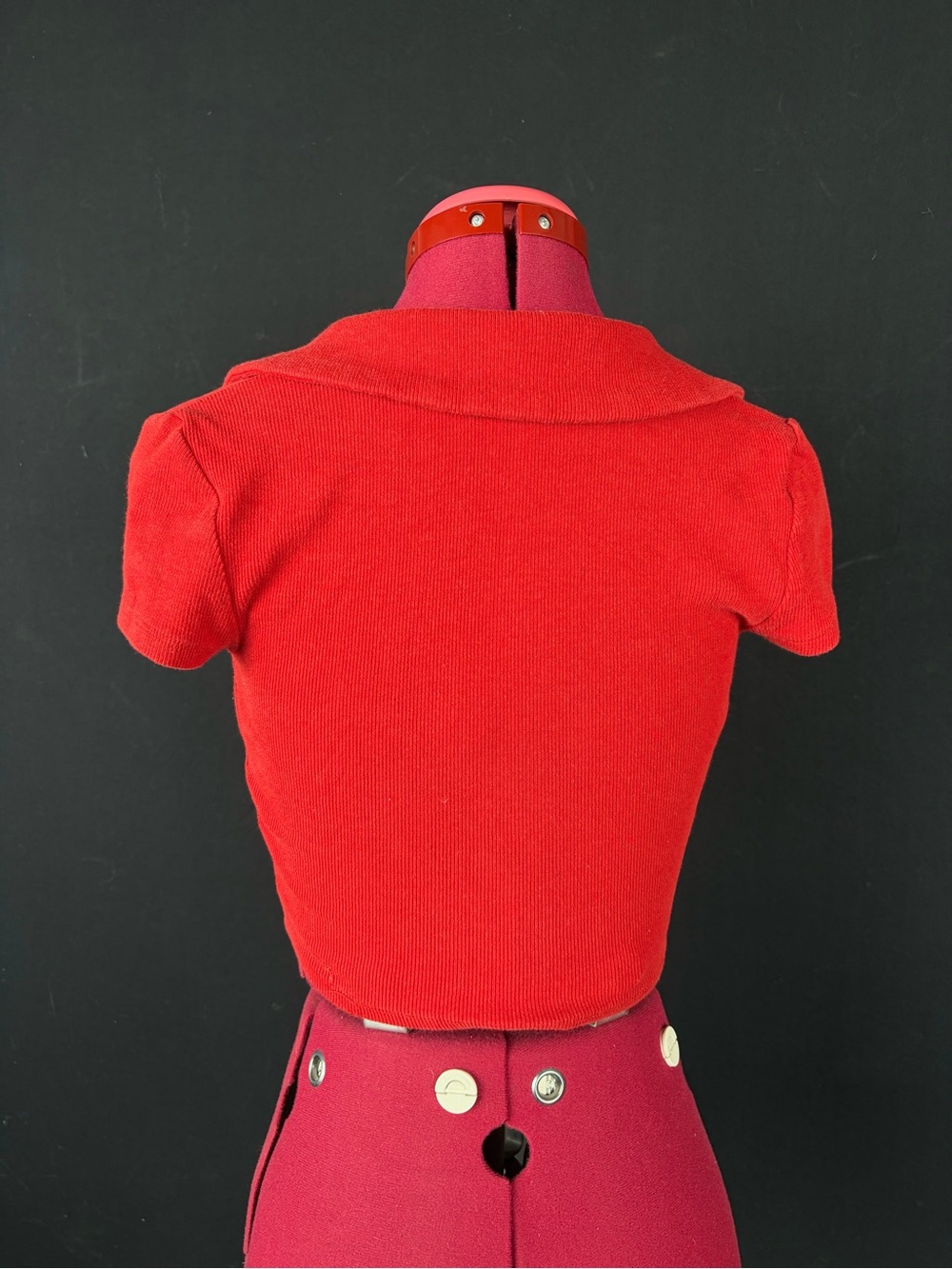 Red Ribbed V-Neck Short Sleeve Top - Picture 4 of 6